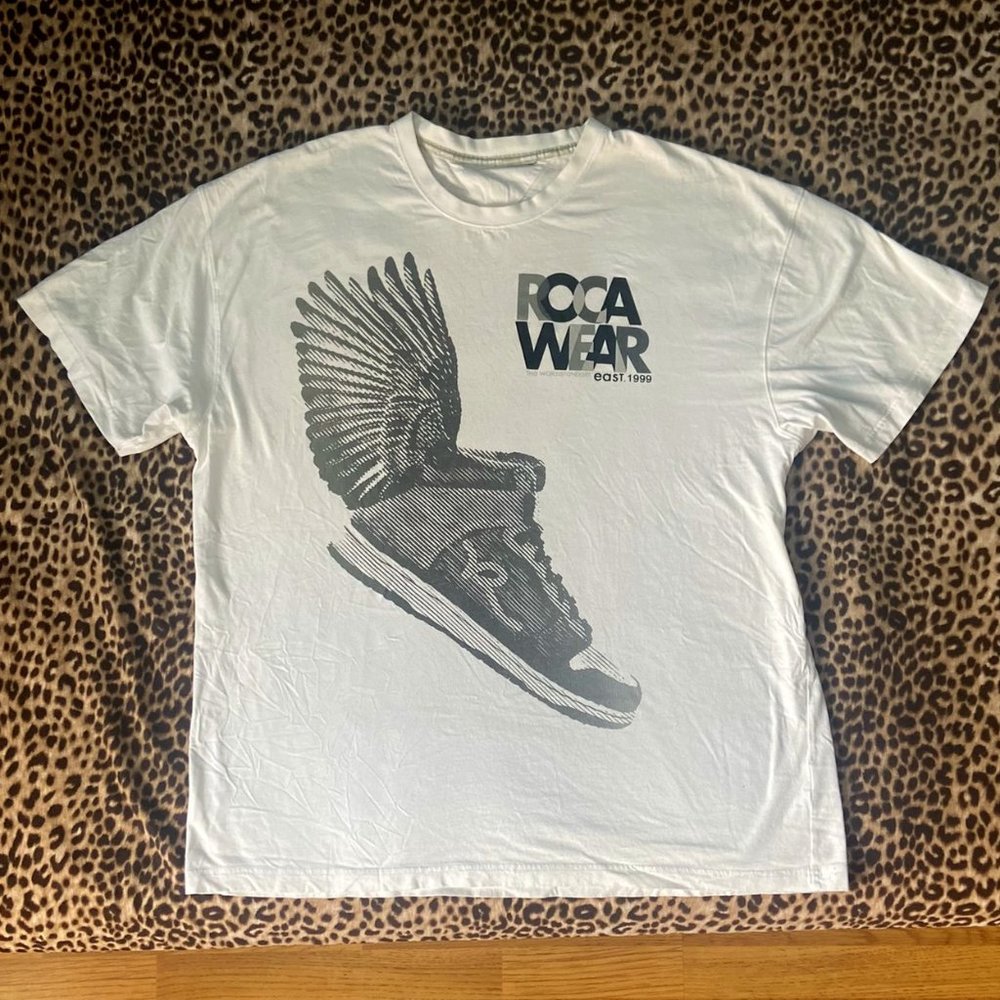 ROCAWEAR (Size XL) Men's Sneaker T-Shirt